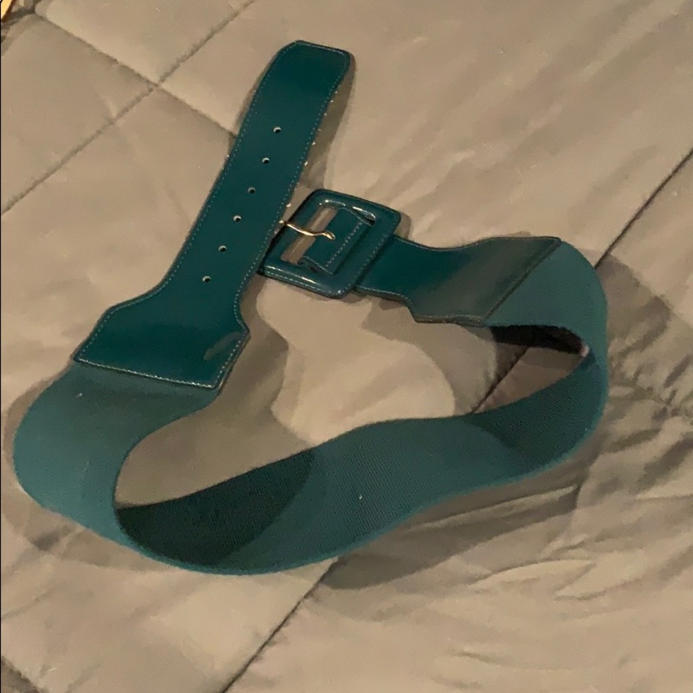 Elastic belt